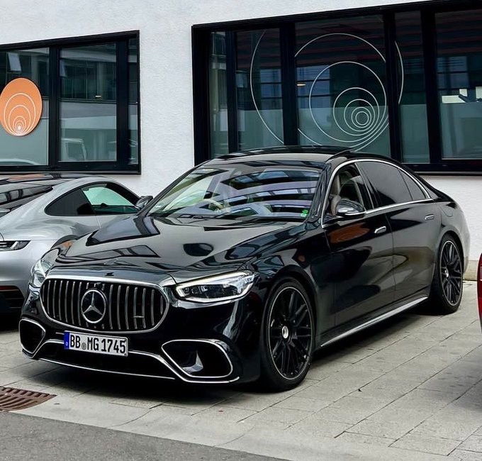 Touch Up Paint for Mercedes Benz paint code 197, Obsidian Black. Free Shipping !