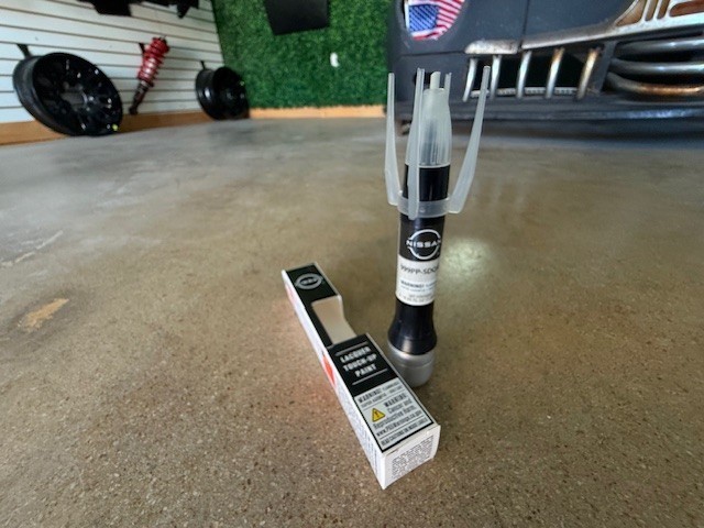GENUINE OEM NISSAN LACQUER TOUCH-UP PAINT – GLACIER WHITE (999PP-SDQAK)