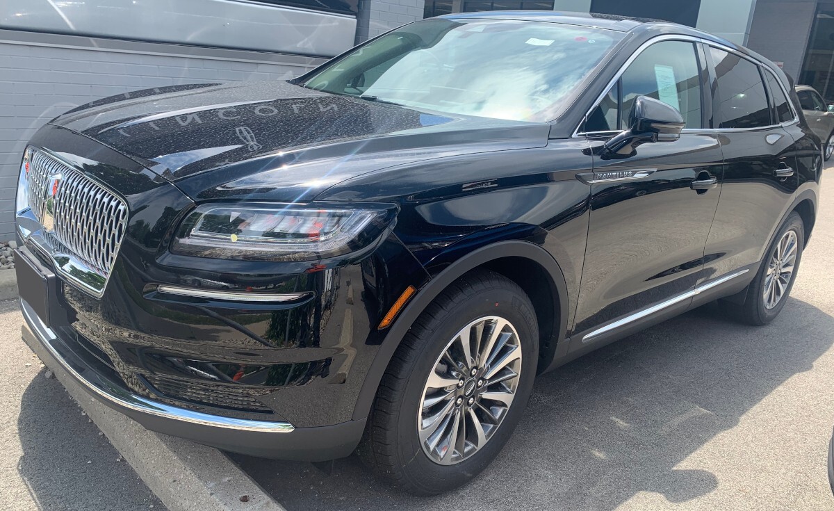 Touch Up Paint for Lincoln Nautilus with paint code UM, Infinite Black.