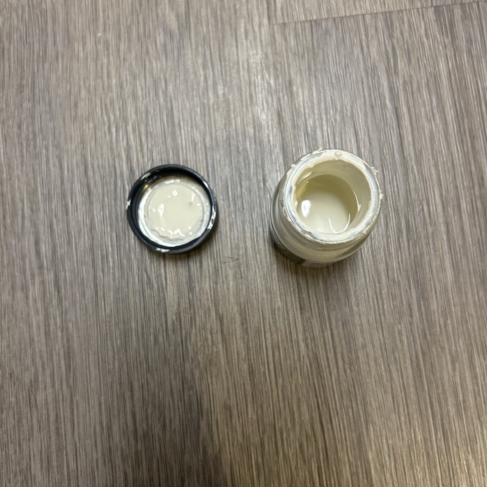 Scratches Happen Touch-Up Paint Color Match BMW (60) (W) 850 (I) 0.5 fl oz 15 ml