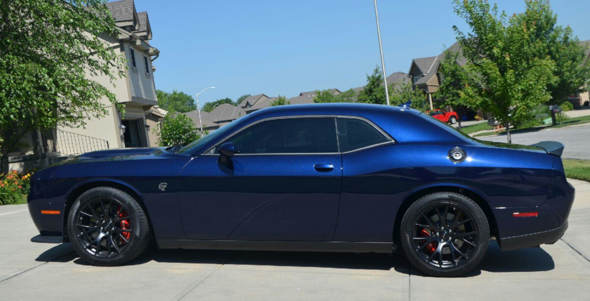 Touch Up Paint for Dodge Challenger with paint code PBX, Jazz Blue. 1 oz.