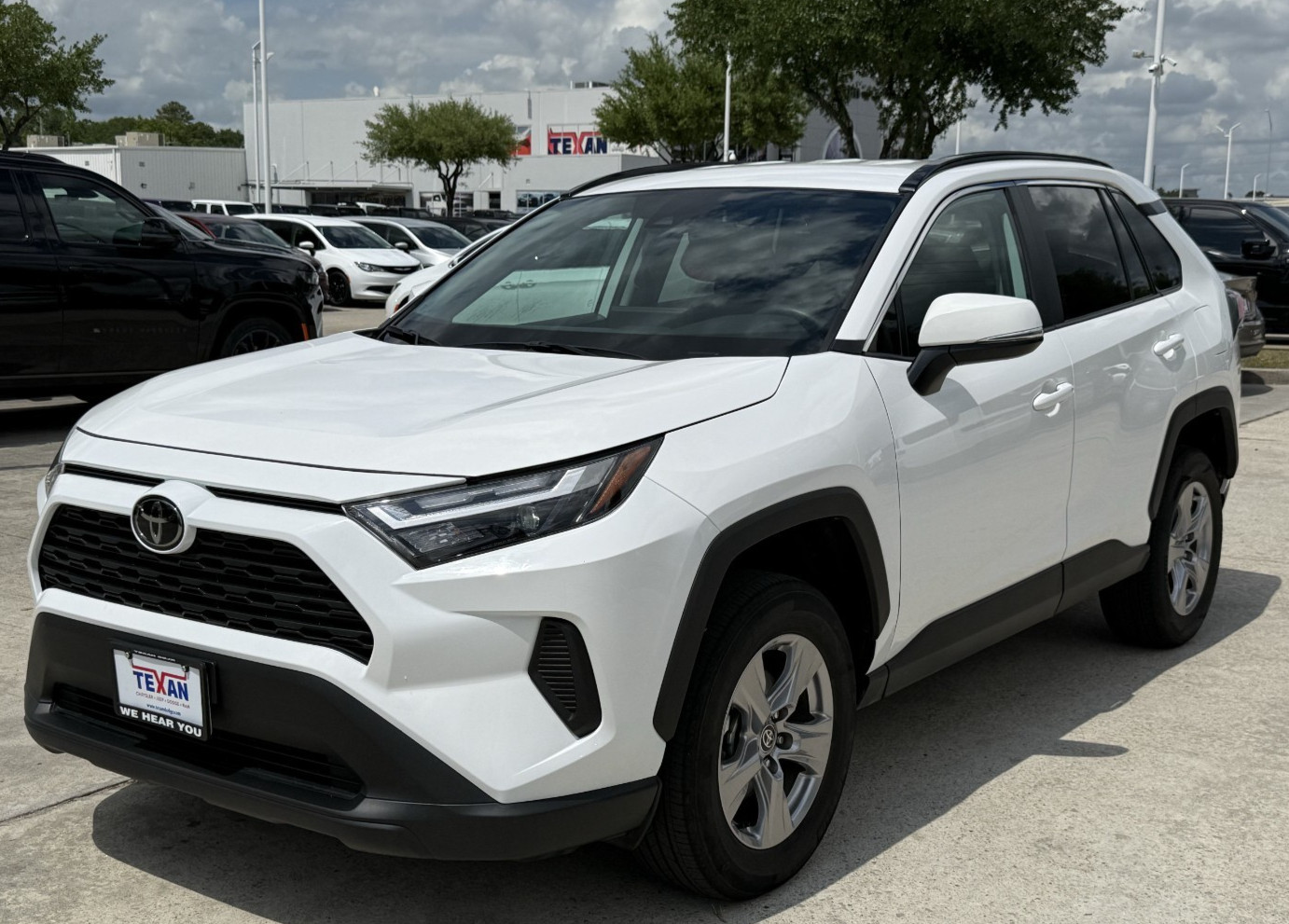 Touch Up Paint for Toyota RAV4 with paint code 040, Super White. One ounce size.