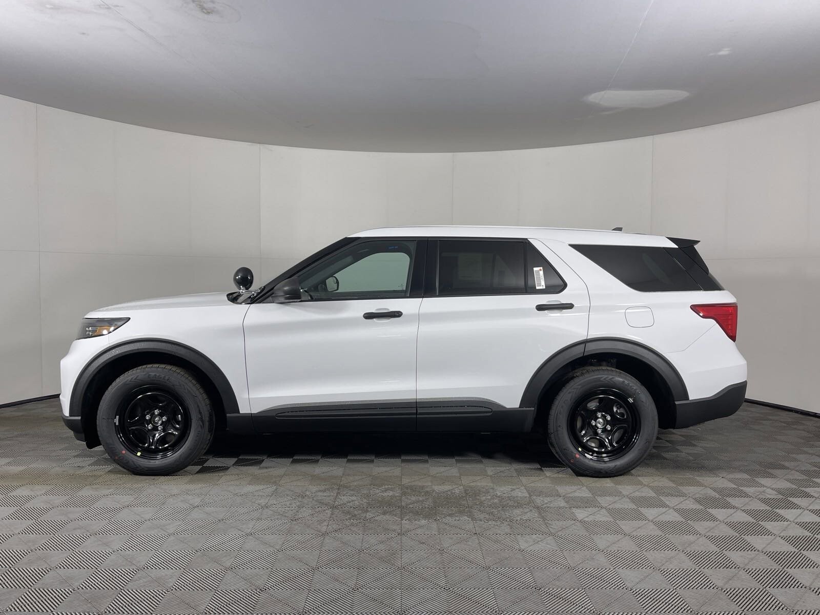 Touch Up Paint for Explorer, Escape, Focus with paint code YZ, Oxford White.