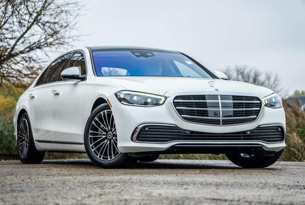 Touch Up Paint for Mercedes vehicles with paint code 799, Diamond White.