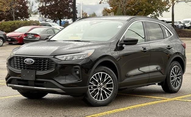 Touch up paint for Ford Escape with paint code UM, Agate Black.
