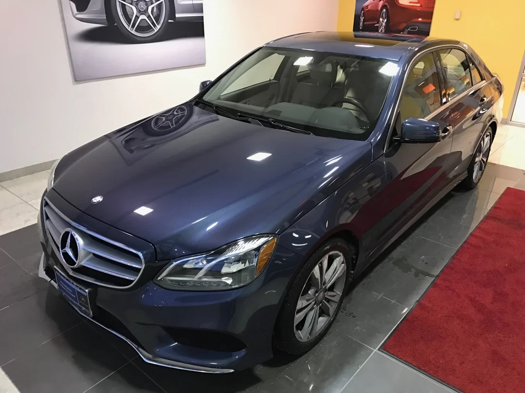 Touch Up Paint for Mercedes Benz paint code 5585, Indigo Blue.
